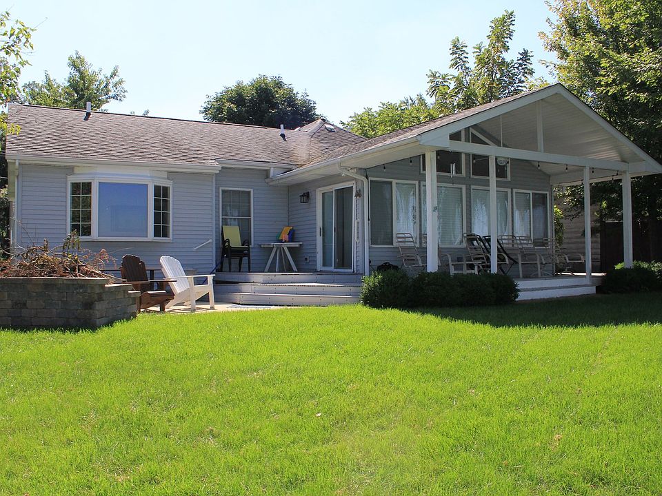 1st image of 418 E Lake Shore Dr