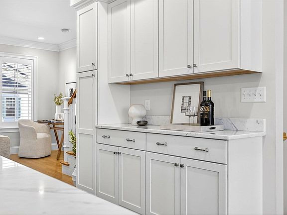 5th image of 213 Lamartine St #213A