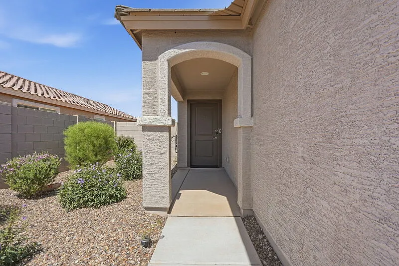 3 bed, 2.0 bath, 1232 sqft, $1,900 — Photo 4