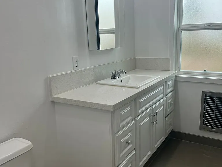 11601 Gorham Ave — Photo 13