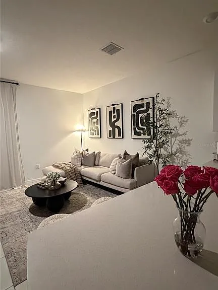 Canary Ave — Photo 10