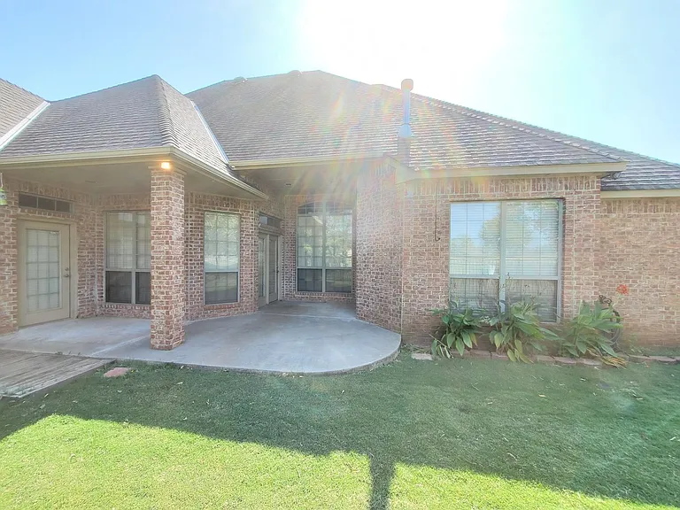 3341 Heritage Green Cir — Photo 10