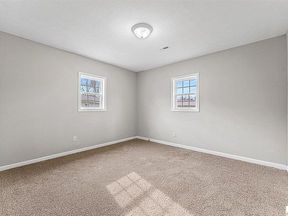4th image of 106 Dawn St