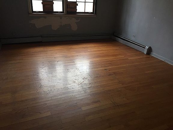 5th image of 20835 Greenwood Dr