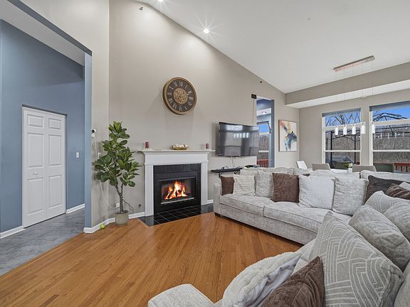 3rd image of 286 Prairie View Ln