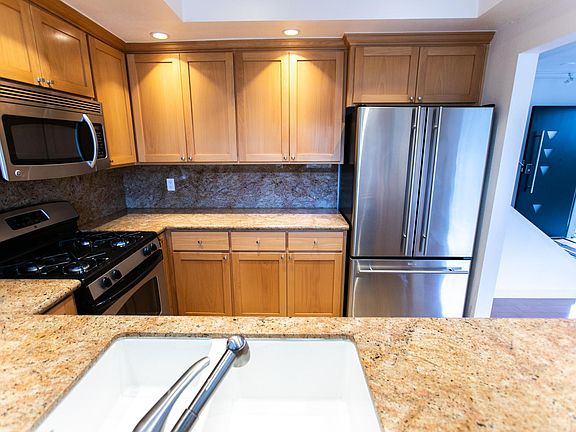 4th image of 1247 Vista Del Lago