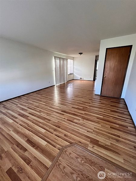 3rd image of 930 S 22nd Court