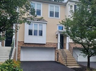 2851 Acarie Dr, Columbus, OH 43219