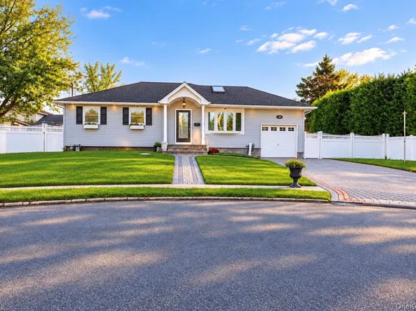 108 Forsythia Lane, North Babylon, NY 11703