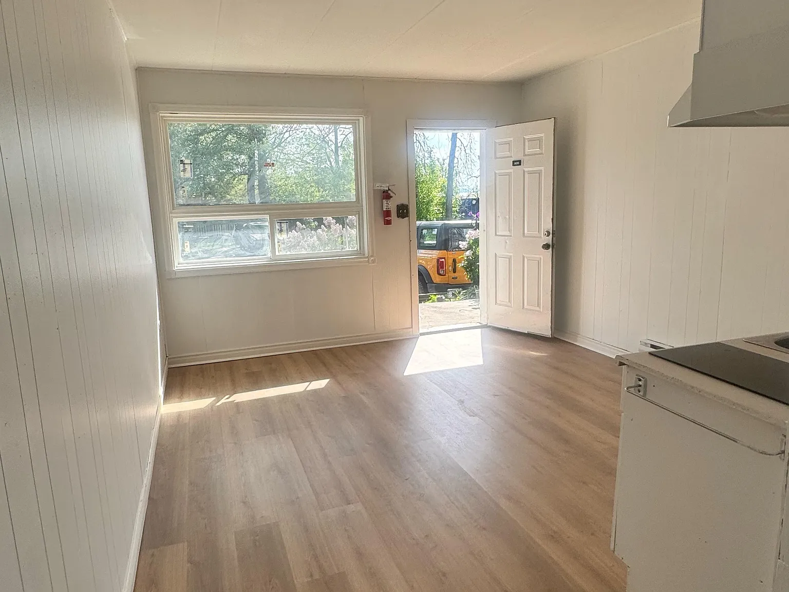 Studio, $1,200 — Photo 4