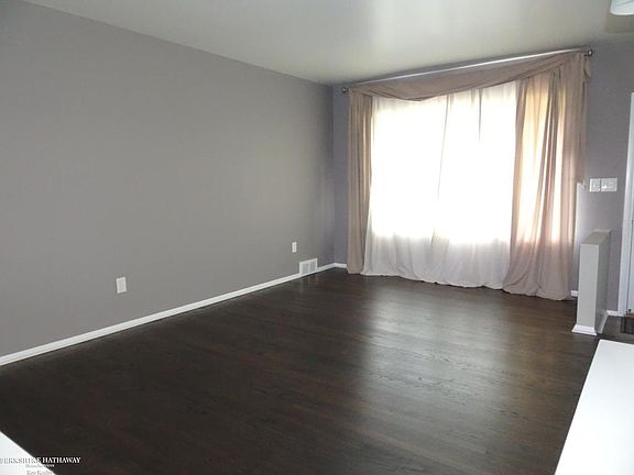 3rd image of 32106 Gainsborough Dr