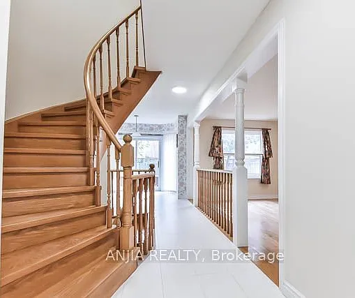 11 Berkeley Ct — Photo 3