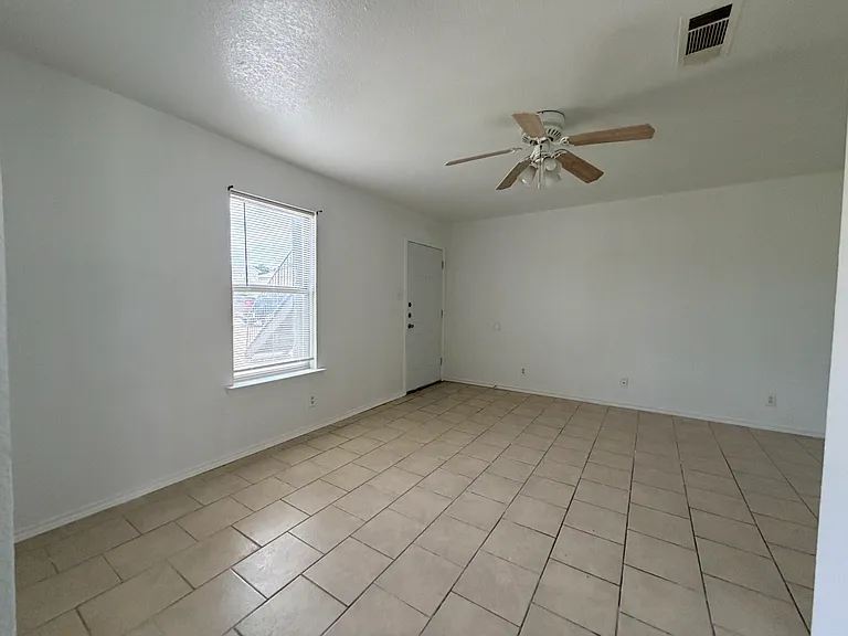 1107 Circle M Dr #B — Photo 3