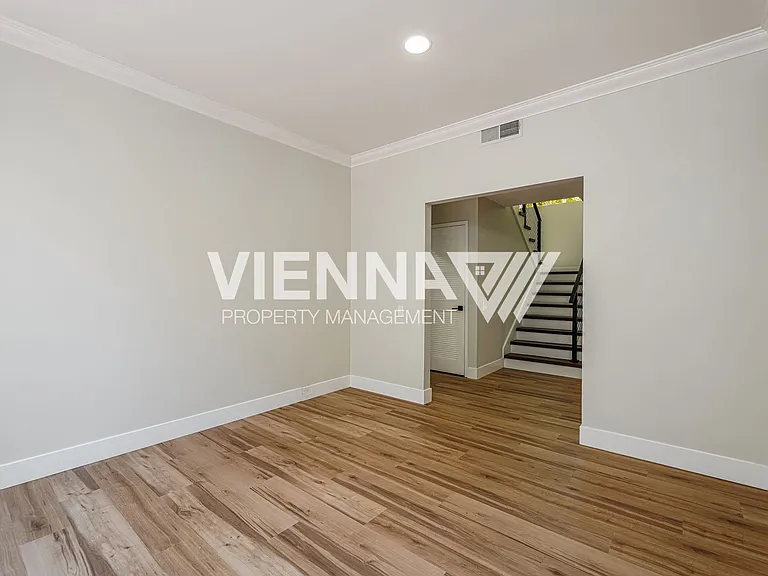340 Wyndgate Rd — Photo 4