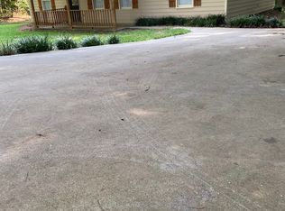 112 Oak Ridge Dr, Jefferson, GA 30549