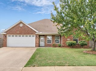6102 S 39th St, Rogers, AR 72758