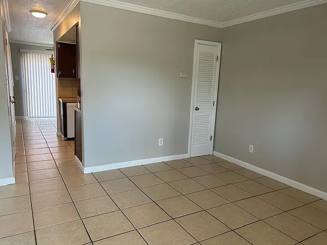 Bowmanor Garden Apartments — Photo 41