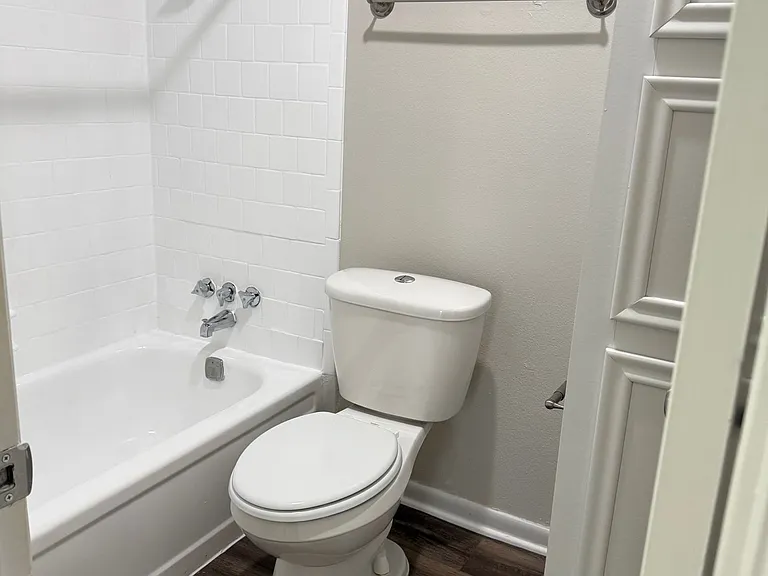 Ivanhoe Duplexes — Photo 12