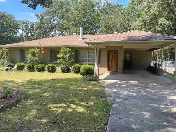 3700 E Greenway Dr, Pine Bluff, AR 71603