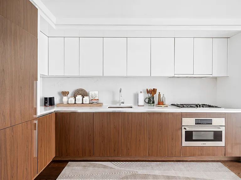 605 W 42nd St #57R — Photo 3