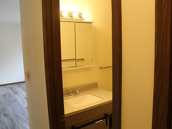 5th image of 1108 Oakcrest St #11332863