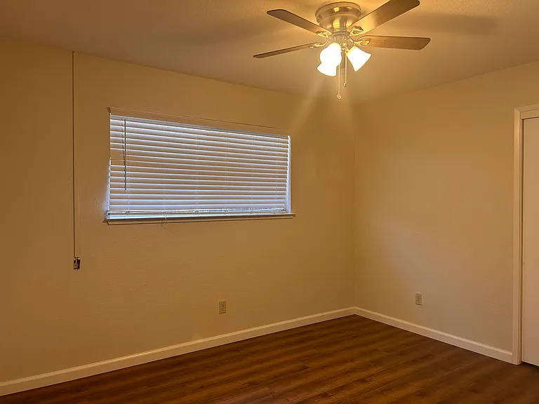1610 Fir St — Photo 17