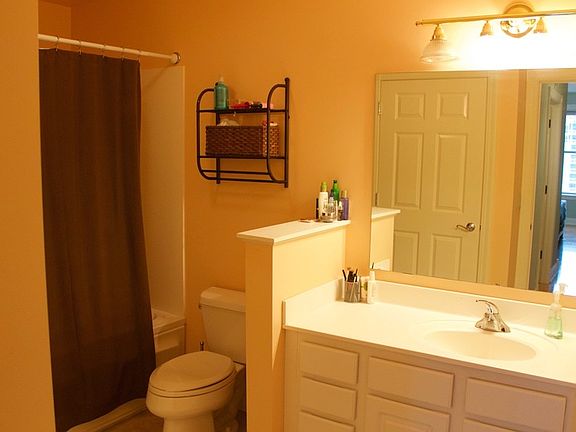 2nd image of 360 W Washington Ave Unit 1008