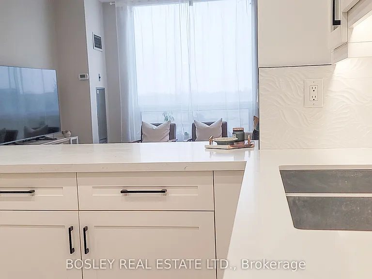 326 Major Mackenzie Dr E #822 — Photo 6