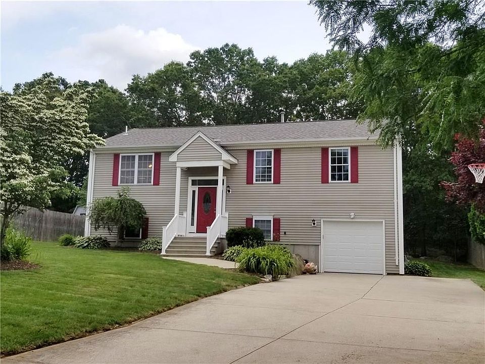 1st image of 32 Remington Farm Dr