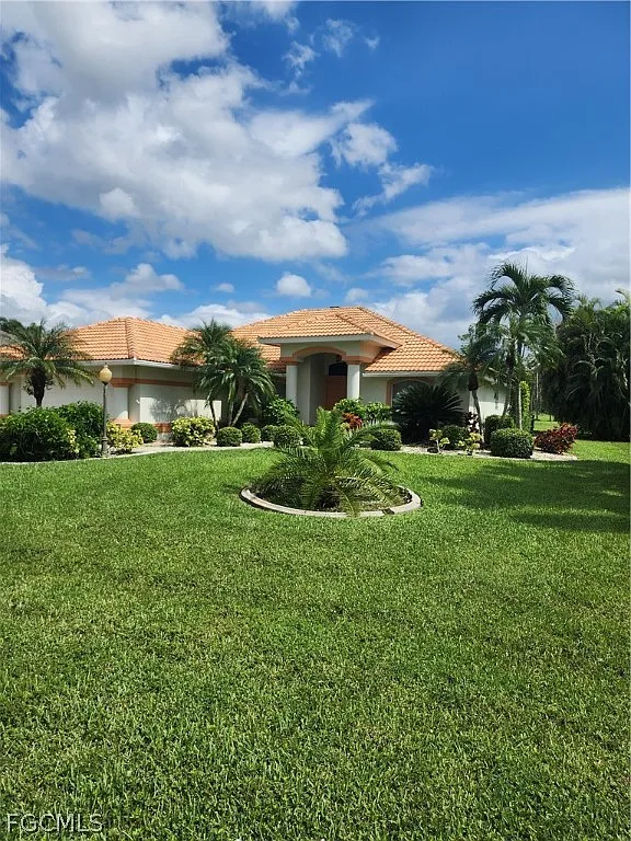 4 bed, 2.5 bath, 1789 sqft, $3,800 — Photo 1