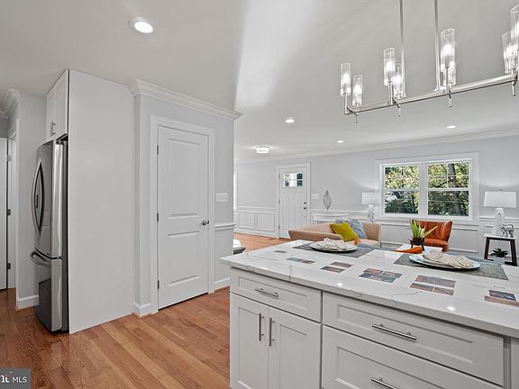 5th image of 7107 Valleycrest Blvd