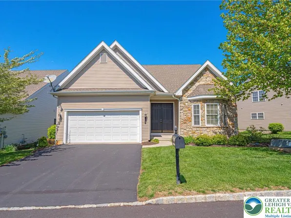 5010 Valley Stream Ln, Macungie, PA 18062