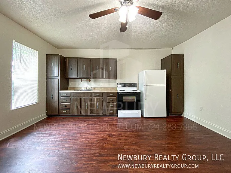 37 Hickory St — Photo 2