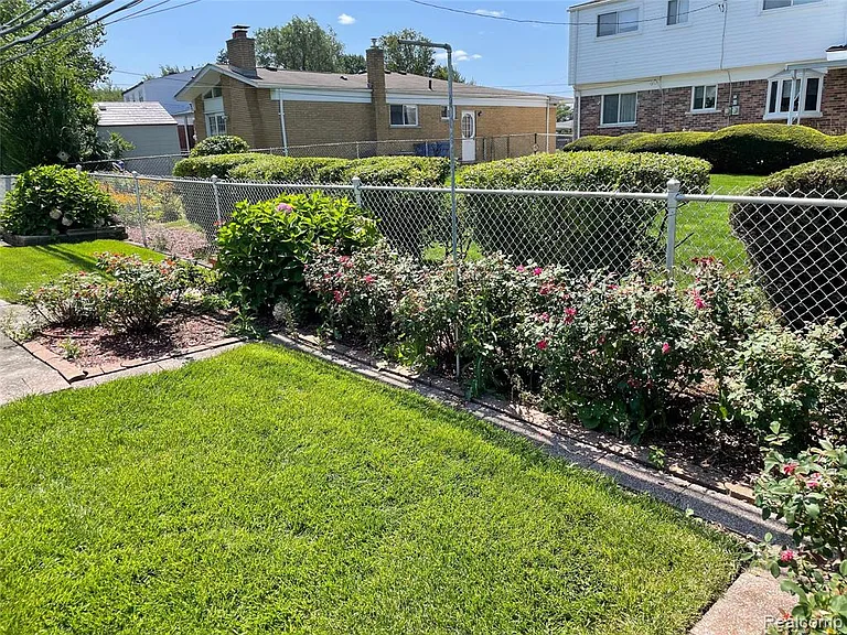 32827 Dover Ave — Photo 66