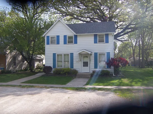 207 N Webster St, Fairbury, IL 61739