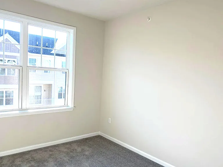 304 Dickson Ct — Photo 13