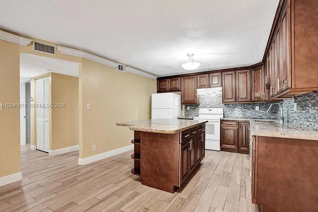 2 bed, $1,950 — Photo 1