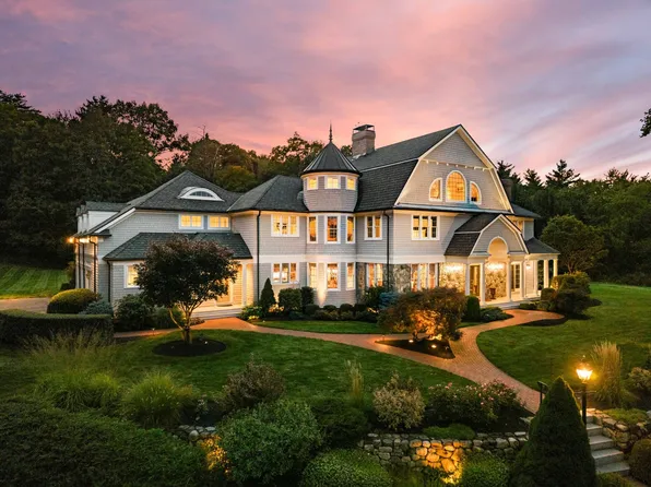 55 S Main St, Topsfield, MA 01983