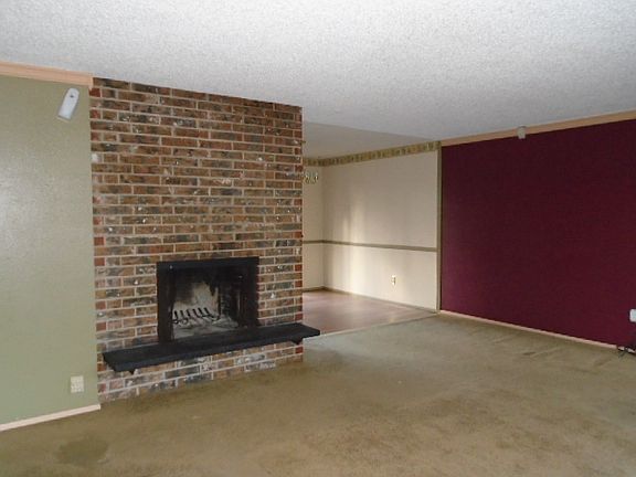 4th image of 15518 100th Ave E