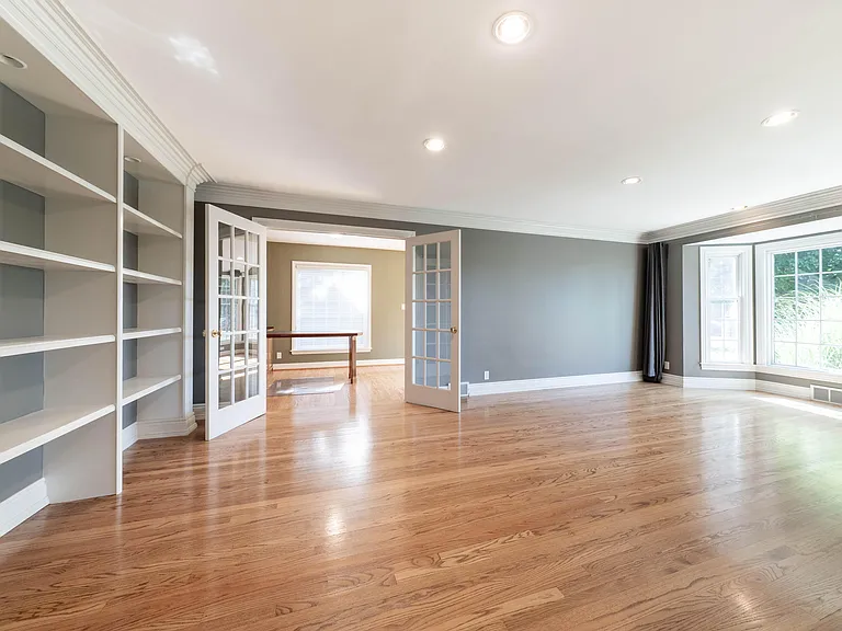 1688 Northlawn Blvd — Photo 6