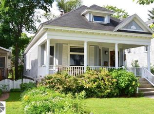 437 W 8th St, Traverse City, MI 49684