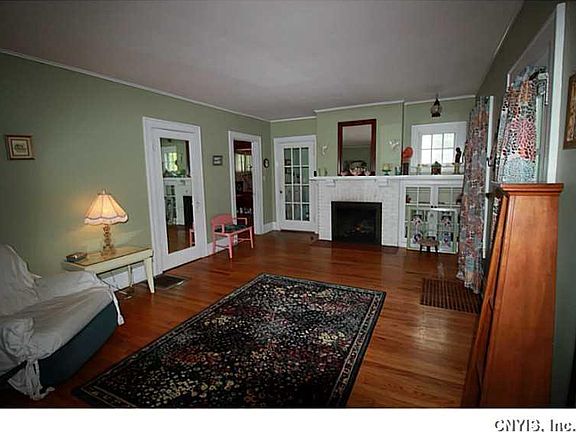 3rd image of 211 Parkway Dr