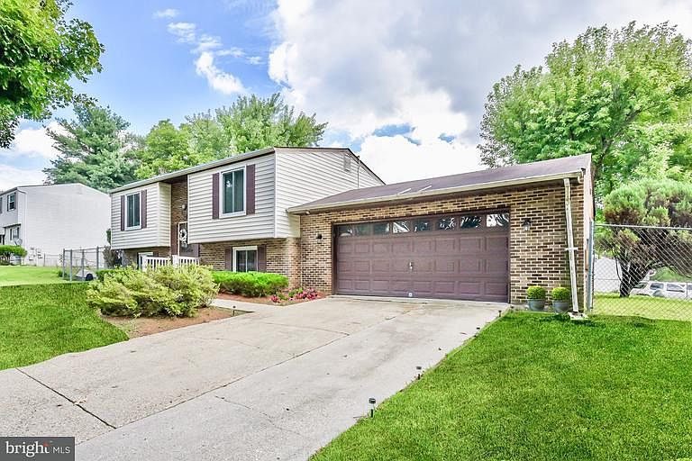 1st image of 908 Castlewood Dr