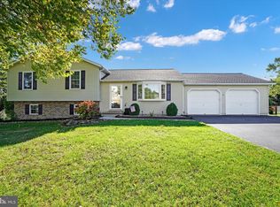 129 Yellowstone Ln, Stewartstown, PA 17363