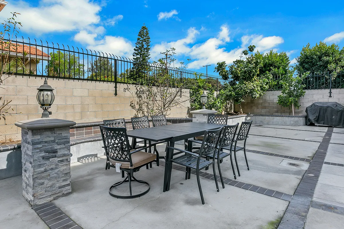 4 bed, 4000 sqft, $11,000 — Photo 4