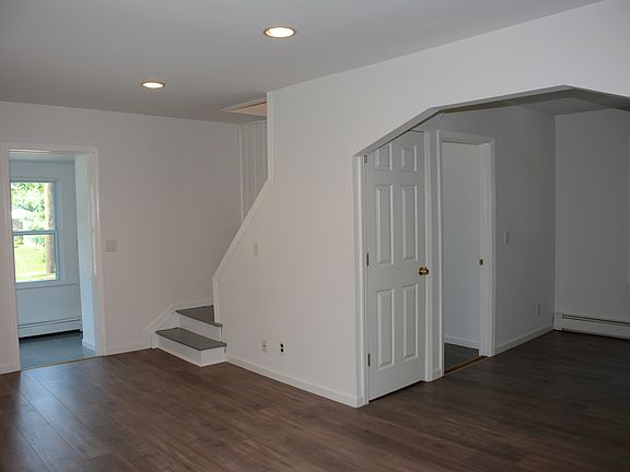 4th image of 216 East Ave