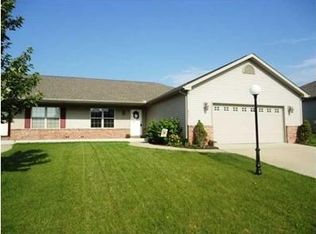 820 Grandyle Dr, Washington, IL 61571