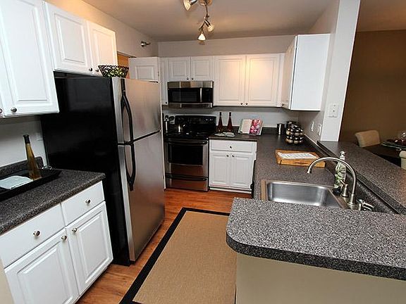 2nd image of 310 Glenwood Dr APT 205