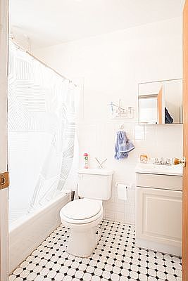 5th image of 238 E 9th St #3B