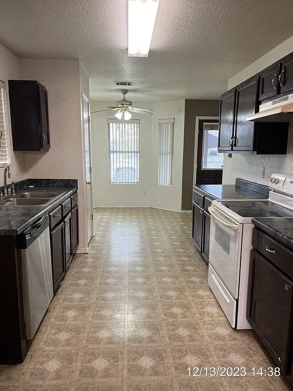 3402 Woodlake Dr — Photo 3
